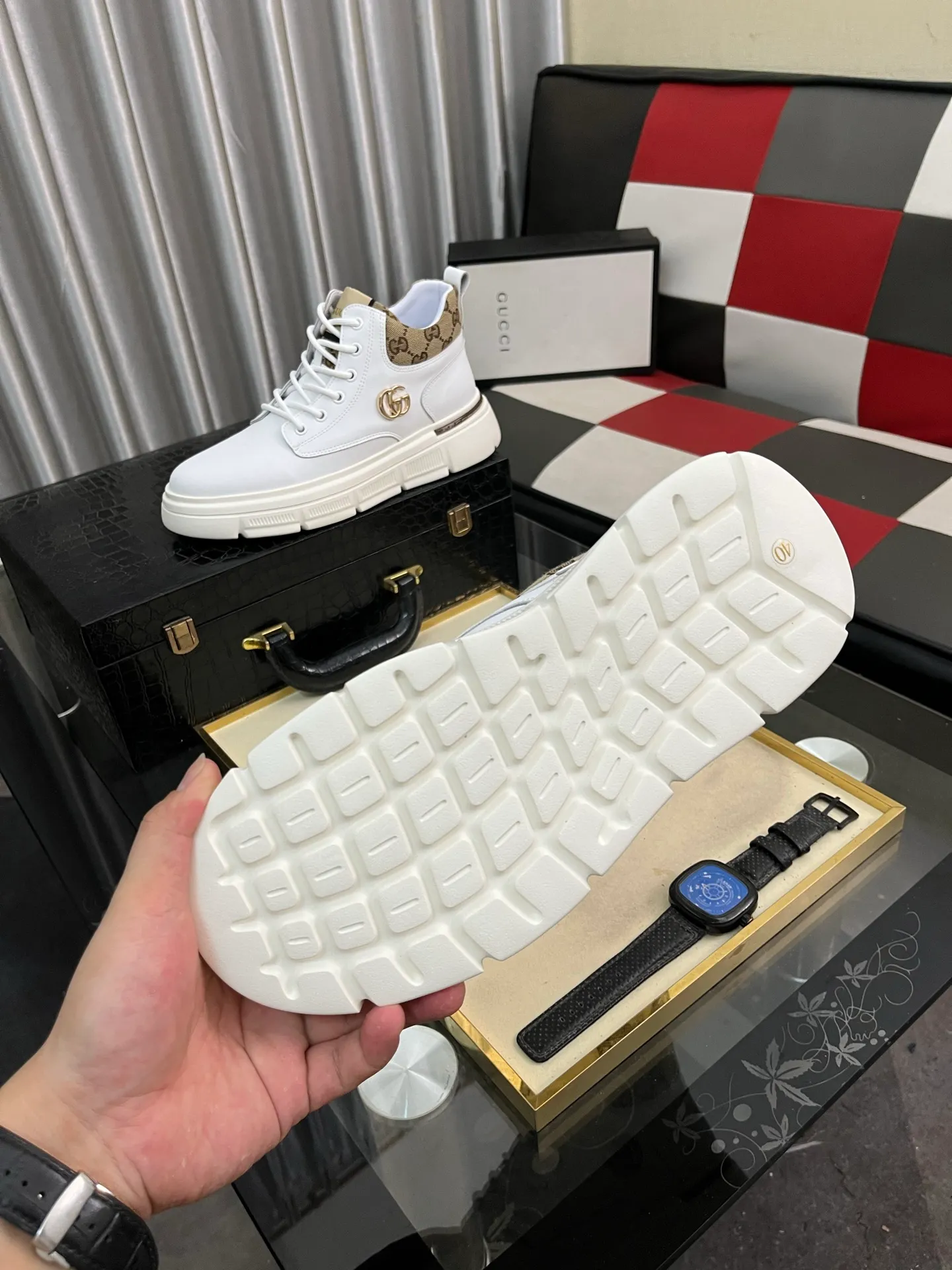 Men's shoes💰440⌚️⌚️[GUCCI] Gucci men's casual shoes are absolutely popular🔥The ultimate matching item for trendy men! The charm of super texture is irresistible, the main recommendation, the flower leather color is bright! The upper is made of high-quality cowhide + breathable fabric, sheepskin feet, wear-resistant rubber sole, noble and elegant! Extremely comfortable🎁🎁You can be as handsome as you want💪 38-442️⃣colors available